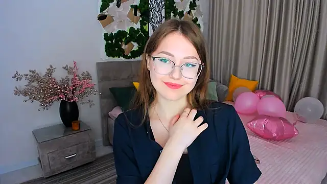 SereneFlame online show from 28, 2, 2025