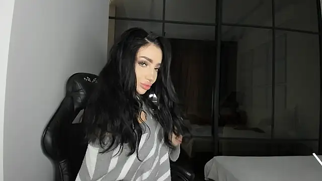 NancyLovee  online show from 18, 9, 2025