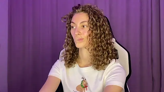 Snapshot of lady_curls chatting on 6, 12, 2024 lady curls online show from 6, 12, 2024