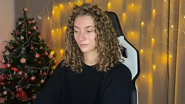 Snapshot of lady_curls chatting on 9, 12, 2024 lady curls online show from 9, 12, 2024