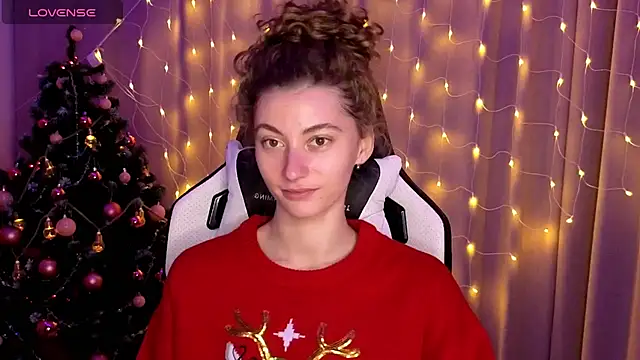 Snapshot of lady_curls chatting on 1, 1, 2025 lady curls online show from 1, 1, 2025