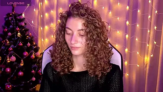 Snapshot of lady_curls chatting on 3, 1, 2025 lady curls online show from 3, 1, 2025