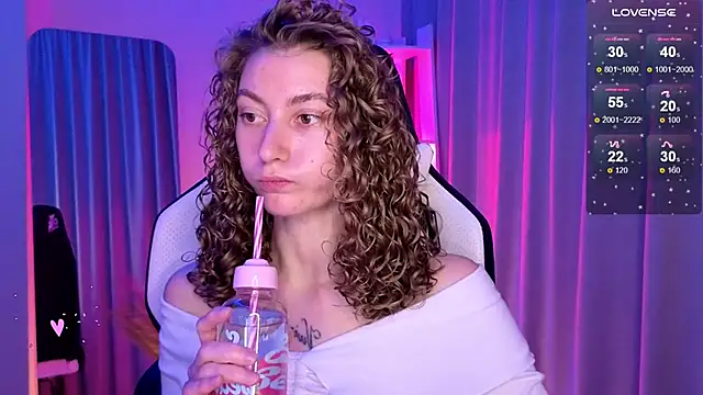 Snapshot of lady_curls chatting on 6, 2, 2025 lady curls online show from 6, 2, 2025