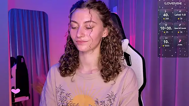 Snapshot of lady_curls chatting on 8, 2, 2025 lady curls online show from 8, 2, 2025