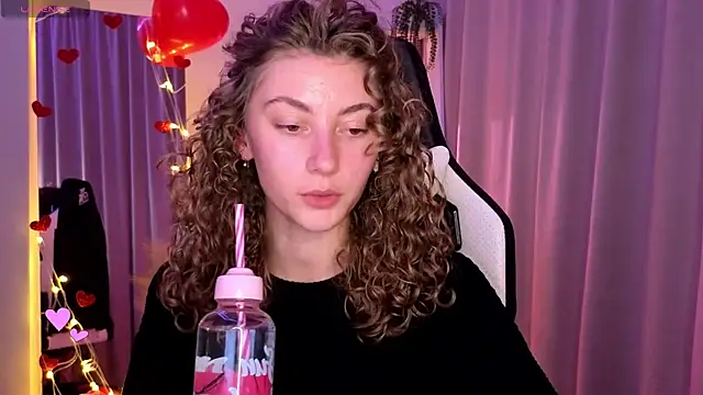 Snapshot of lady_curls chatting on 18, 2, 2025 lady curls online show from 18, 2, 2025