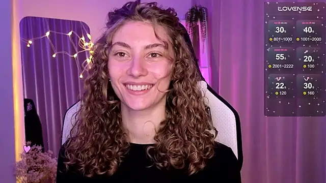 Snapshot of lady_curls chatting on 9, 3, 2025 lady curls online show from 9, 3, 2025