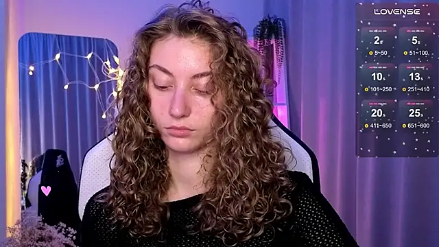 Snapshot of lady_curls chatting on 14, 3, 2025 lady curls online show from 14, 3, 2025