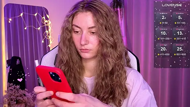 Snapshot of lady_curls chatting on 22, 3, 2025 lady curls online show from 22, 3, 2025