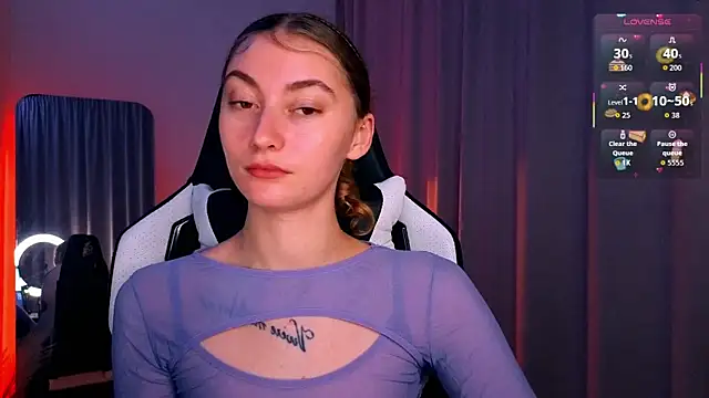 Snapshot of lady_curls chatting on 17, 10, 2025 lady curls online show from 17, 10, 2025