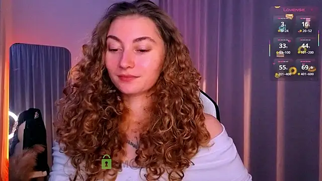 Snapshot of lady_curls chatting on 5, 11, 2025 lady curls online show from 5, 11, 2025