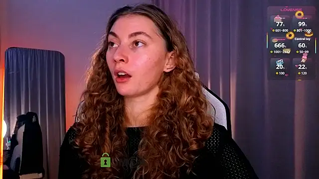 Snapshot of lady_curls chatting on 8, 11, 2025 lady curls online show from 8, 11, 2025