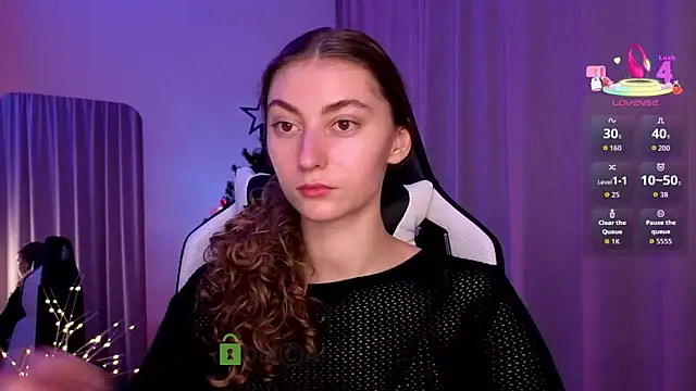 Snapshot of lady_curls chatting on 14, 12, 2025 lady curls online show from 14, 12, 2025