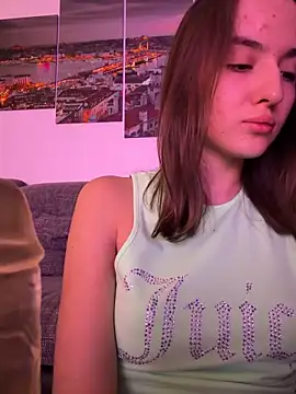 Snapshot of EmilyWi_ chatting on 17, 11, 2025 EmilyWi online show from 17, 11, 2025