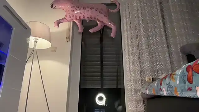 Snapshot of EmilyWi_ chatting on 16, 12, 2025 EmilyWi online show from 16, 12, 2025