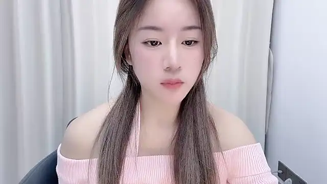 Snapshot of chloe-01 chatting on 4, 12, 2024 chloe-01 online show from 4, 12, 2024