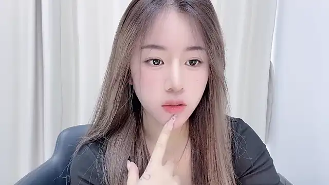 Snapshot of chloe-01 chatting on 8, 12, 2024 chloe-01 online show from 8, 12, 2024