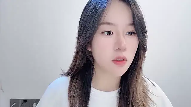 Snapshot of chloe-01 chatting on 18, 11, 2025 chloe-01 online show from 18, 11, 2025