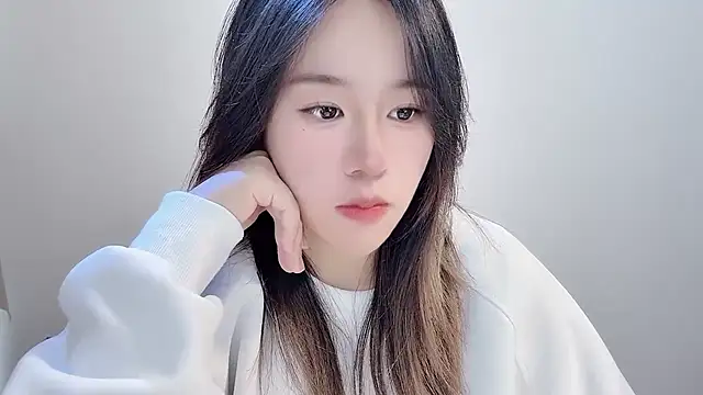 Snapshot of chloe-01 chatting on 28, 11, 2025 chloe-01 online show from 28, 11, 2025