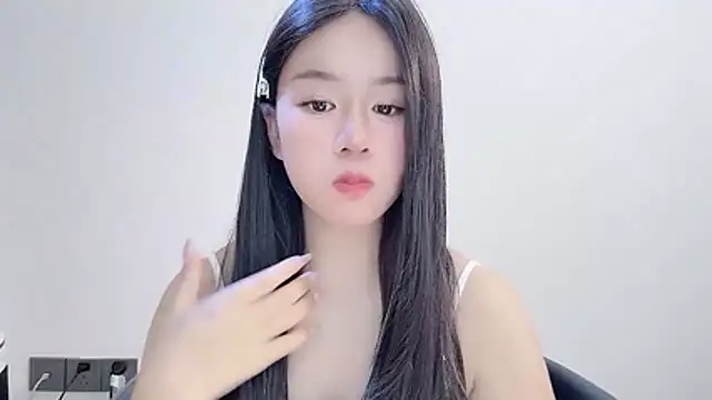 Snapshot of chloe-01 chatting on 4, 12, 2025 chloe-01 online show from 4, 12, 2025