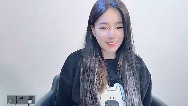 Snapshot of chloe-01 chatting on 14, 12, 2025 chloe-01 online show from 14, 12, 2025