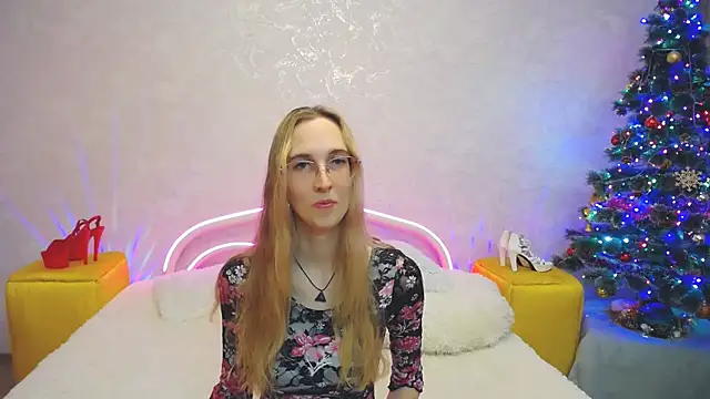 Snapshot of KlaryBrait chatting on 18, 12, 2024 KlaryBrait online show from 18, 12, 2024