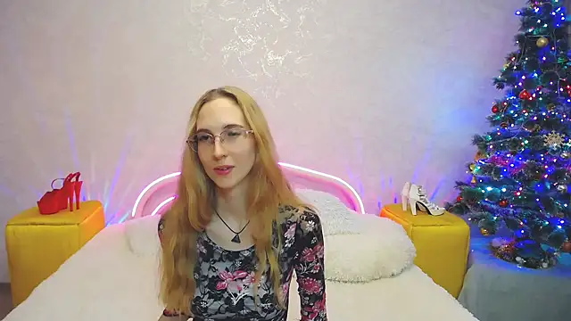 Snapshot of KlaryBrait chatting on 18, 12, 2024 KlaryBrait online show from 18, 12, 2024