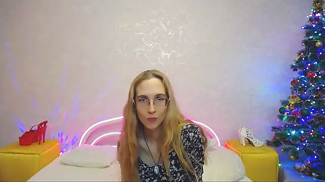 Snapshot of KlaryBrait chatting on 21, 12, 2024 KlaryBrait online show from 21, 12, 2024