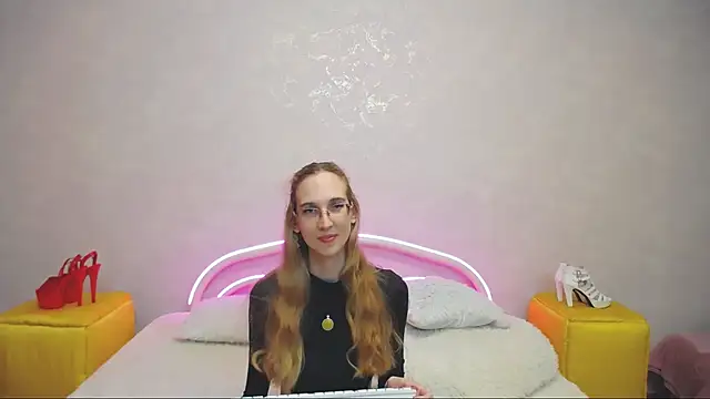 Snapshot of KlaryBrait chatting on 21, 1, 2025 KlaryBrait online show from 21, 1, 2025