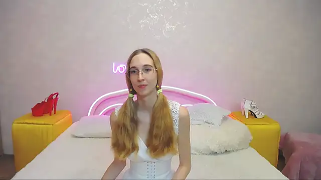 Snapshot of KlaryBrait chatting on 27, 1, 2025 KlaryBrait online show from 27, 1, 2025