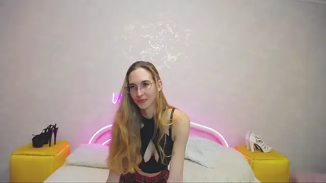 Snapshot of KlaryBrait chatting on 21, 2, 2025 KlaryBrait online show from 21, 2, 2025