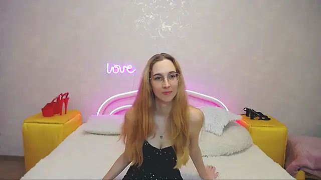 Snapshot of KlaryBrait chatting on 24, 2, 2025 KlaryBrait online show from 24, 2, 2025