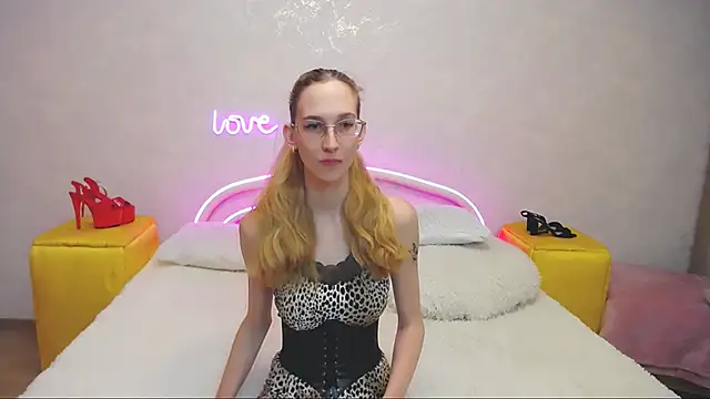 Snapshot of KlaryBrait chatting on 25, 2, 2025 KlaryBrait online show from 25, 2, 2025