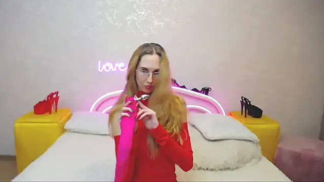 Snapshot of KlaryBrait chatting on 2, 3, 2025 KlaryBrait online show from 2, 3, 2025