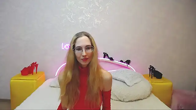 Snapshot of KlaryBrait chatting on 4, 3, 2025 KlaryBrait online show from 4, 3, 2025