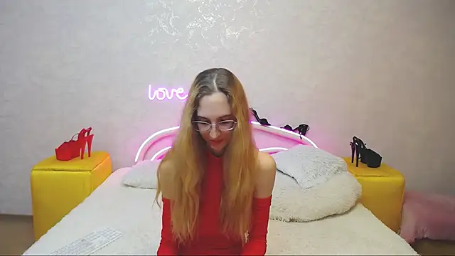 Snapshot of KlaryBrait chatting on 4, 3, 2025 KlaryBrait online show from 4, 3, 2025