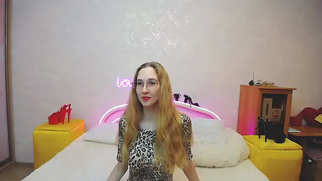 Snapshot of KlaryBrait chatting on 7, 3, 2025 KlaryBrait online show from 7, 3, 2025