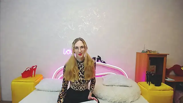 Snapshot of KlaryBrait chatting on 15, 3, 2025 KlaryBrait online show from 15, 3, 2025