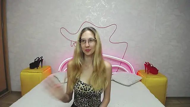 Snapshot of KlaryBrait chatting on 19, 9, 2025 KlaryBrait online show from 19, 9, 2025