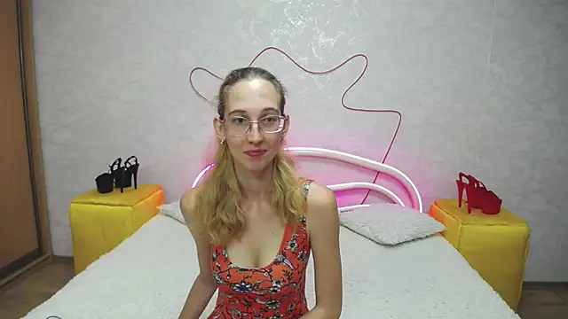 Snapshot of KlaryBrait chatting on 21, 9, 2025 KlaryBrait online show from 21, 9, 2025