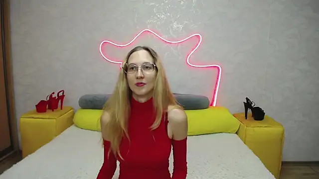 Snapshot of KlaryBrait chatting on 10, 10, 2025 KlaryBrait online show from 10, 10, 2025