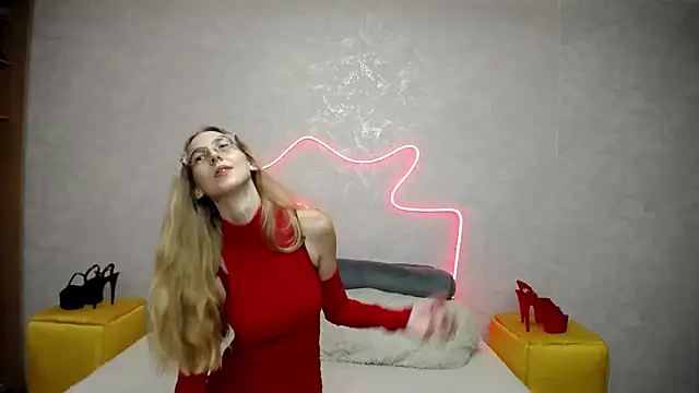 Snapshot of KlaryBrait chatting on 11, 10, 2025 KlaryBrait online show from 11, 10, 2025