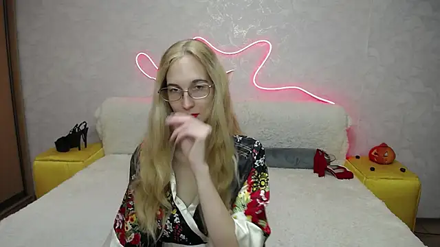 Snapshot of KlaryBrait chatting on 30, 10, 2025 KlaryBrait online show from 30, 10, 2025