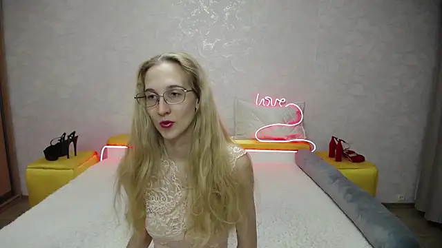 Snapshot of KlaryBrait chatting on 21, 11, 2025 KlaryBrait online show from 21, 11, 2025