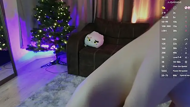 UrLittleVikky online show from 20, 12, 2024