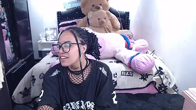 devi black13  online show from 5, 4, 2026