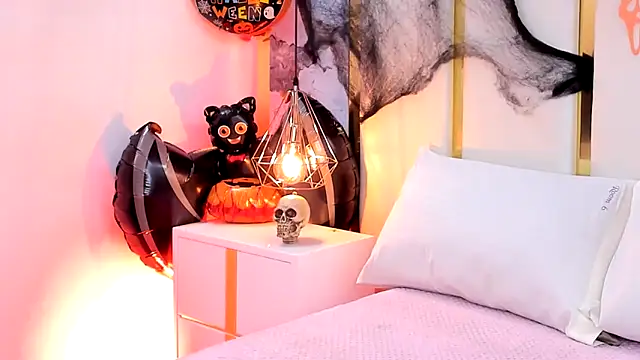 SalommeFlores online show from 30, 10, 2025