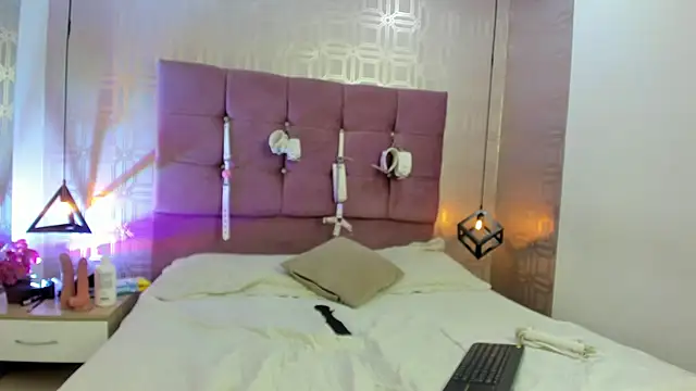 Snapshot of Lilith_Vera chatting on 15, 10, 2025 Lilith Vera online show from 15, 10, 2025