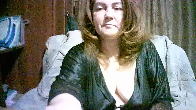 Snapshot of Madame-Butterfly chatting on 11, 11, 2025 Madame-Butterfly online show from 11, 11, 2025