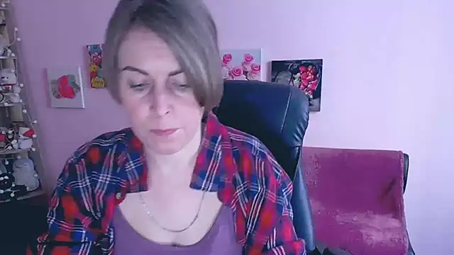 Hot Milady online show from 7, 3, 2025