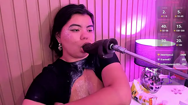 klhoe boobs online show from 27, 2, 2026